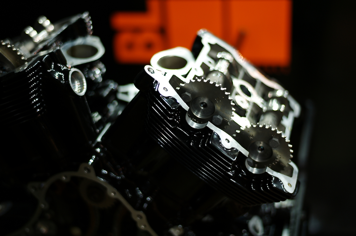 Revolution:HARLEY DAVIDSON V-ROD ENGINE 2