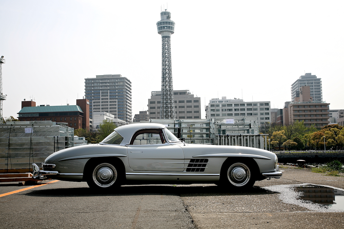 横浜 : 山下埠頭にて撮影:1957 MERCEDES-BENZ 300SL ROADSTER 1