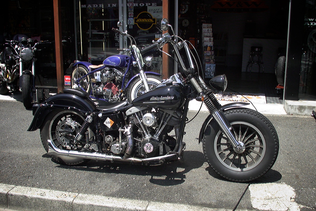 If I were to run a camera shop…:CAMERA SHOP OR HARLEY DAVIDSON CUSTOM SHOP… 2